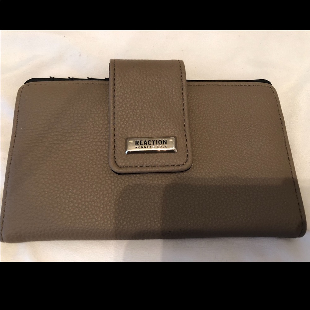 FREE WITH PURCHASE Kenneth Cole Wallet